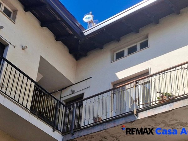 appartamento in vendita a Caronno Varesino