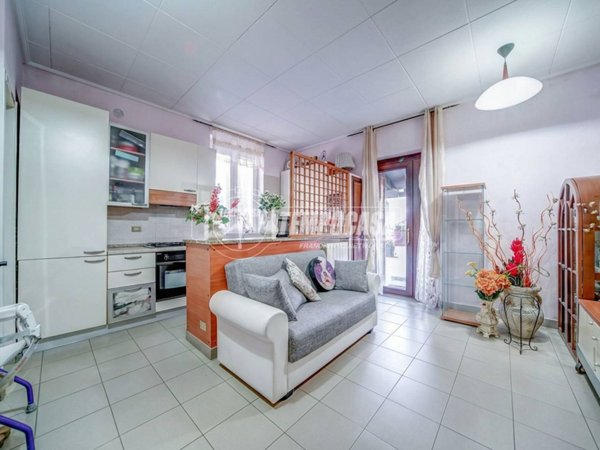 casa indipendente in vendita a Caronno Varesino