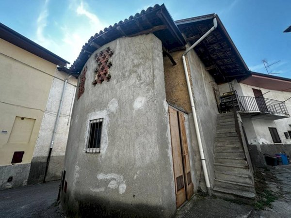 casa indipendente in vendita a Caronno Varesino