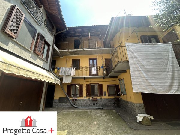 appartamento in vendita a Caronno Varesino