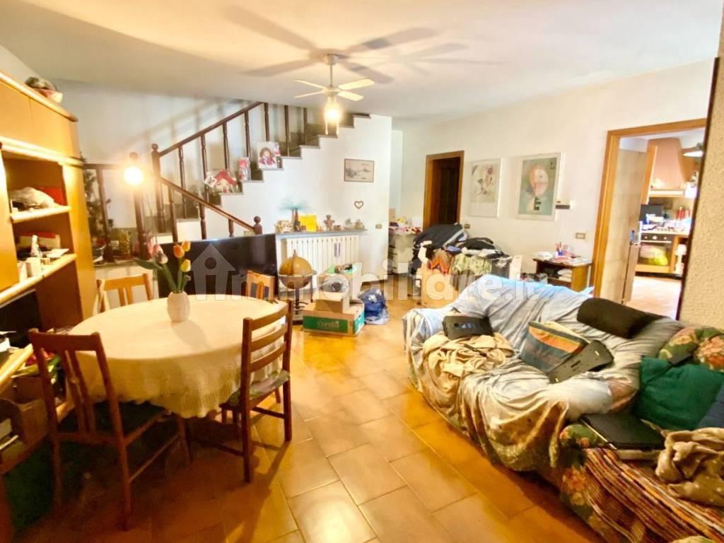 appartamento in vendita a Caronno Varesino in zona Palani