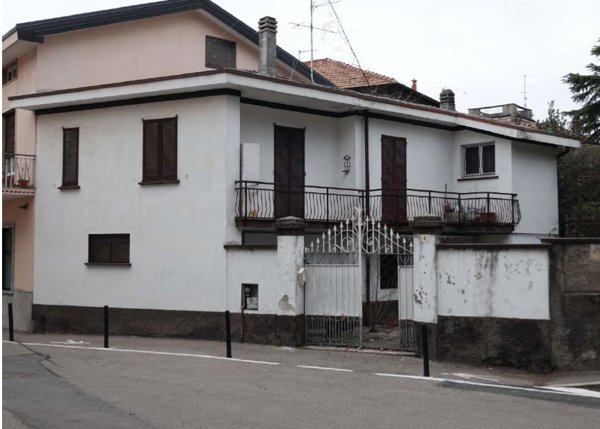 appartamento in vendita a Caronno Varesino in zona Stribiana