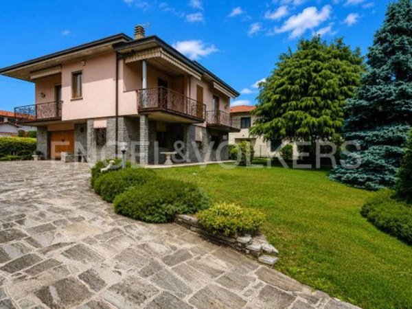casa indipendente in vendita a Caronno Varesino in zona Stribiana