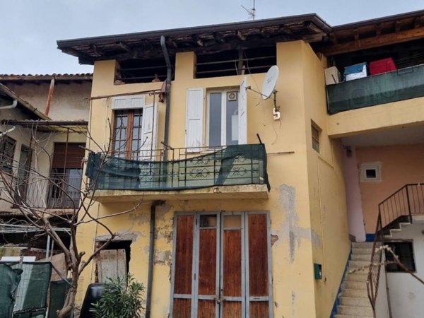 appartamento in vendita a Caronno Varesino in zona Stribiana