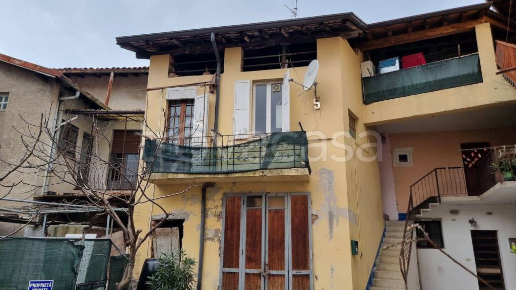 appartamento in vendita a Caronno Varesino in zona Stribiana