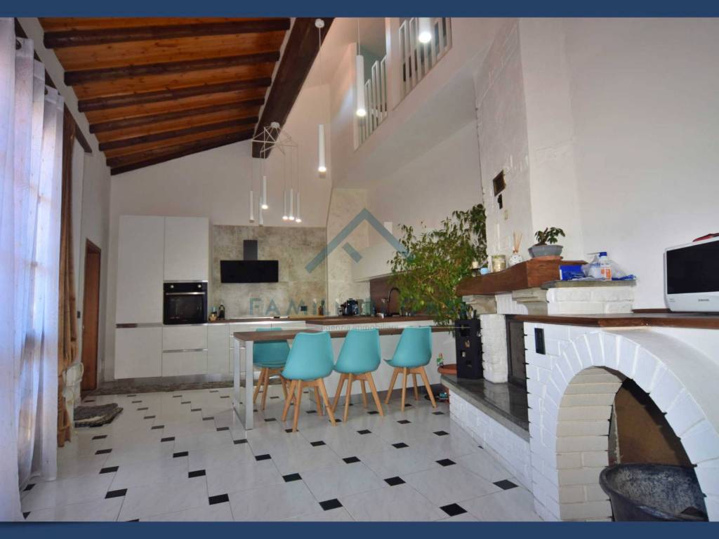 casa indipendente in vendita a Caronno Varesino in zona Palani