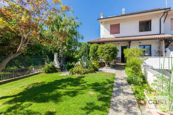 casa indipendente in vendita a Caronno Varesino in zona Palani