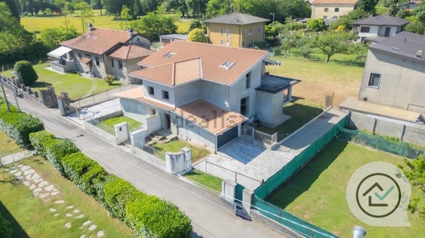casa indipendente in vendita a Caronno Varesino in zona Palani
