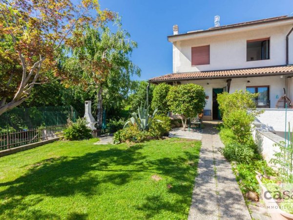 casa indipendente in vendita a Caronno Varesino in zona Palani