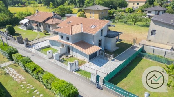 casa indipendente in vendita a Caronno Varesino in zona Palani