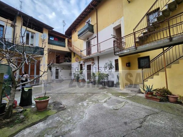 appartamento in vendita a Caronno Varesino in zona Stribiana