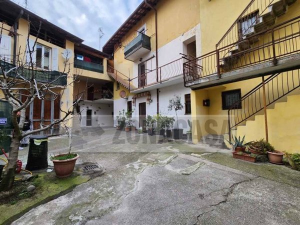 appartamento in vendita a Caronno Varesino in zona Stribiana