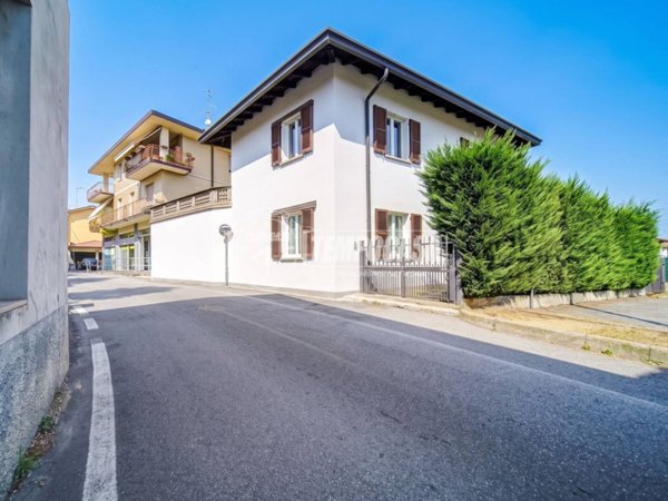 casa indipendente in vendita a Caronno Varesino in zona Stribiana