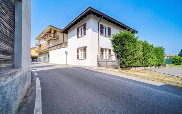 casa indipendente in vendita a Caronno Varesino in zona Stribiana