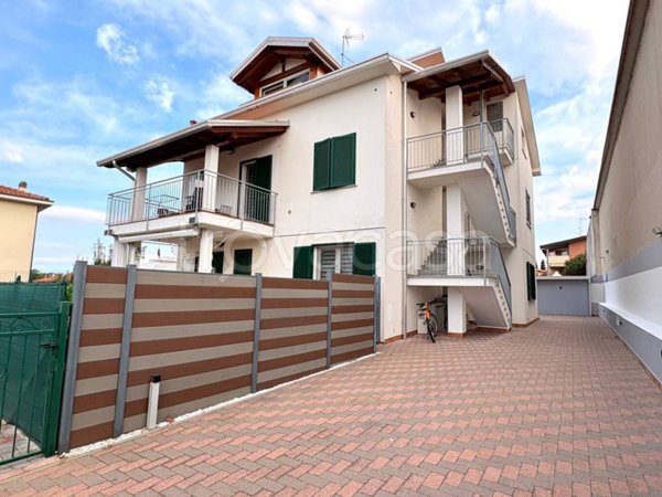 appartamento in vendita a Caronno Varesino in zona Palani