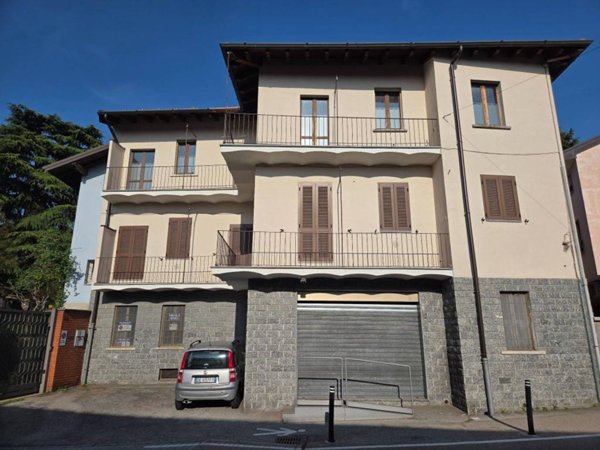 appartamento in vendita a Caronno Varesino in zona Stribiana