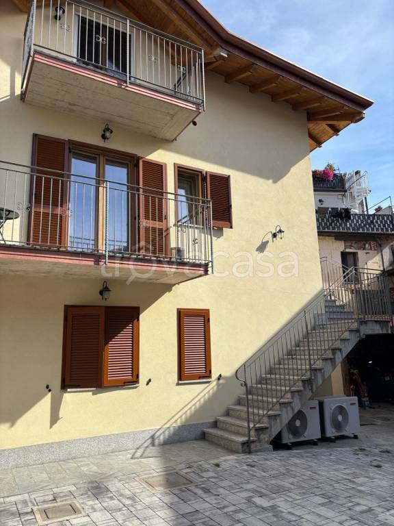 appartamento in vendita a Caronno Varesino in zona Stribiana