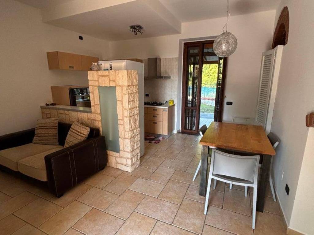 appartamento in vendita a Caronno Varesino in zona Palani