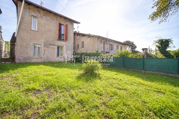appartamento in vendita a Caronno Varesino in zona Palani
