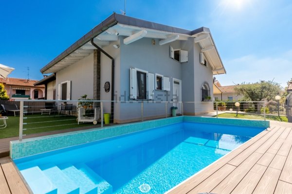 casa indipendente in vendita a Caronno Varesino in zona Palani