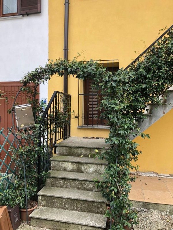 appartamento in vendita a Casale Litta in zona Villadosia
