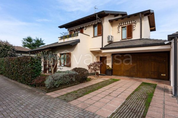 casa indipendente in vendita a Casale Litta in zona Villadosia