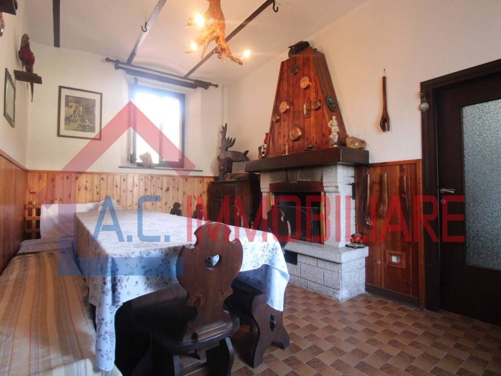 casa indipendente in vendita a Casale Litta in zona Villadosia
