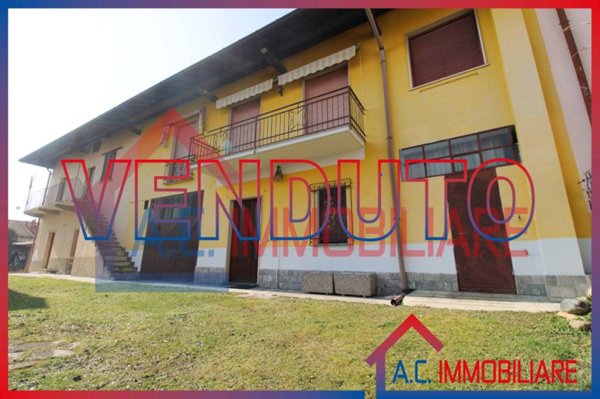 casa indipendente in vendita a Casale Litta in zona Villadosia