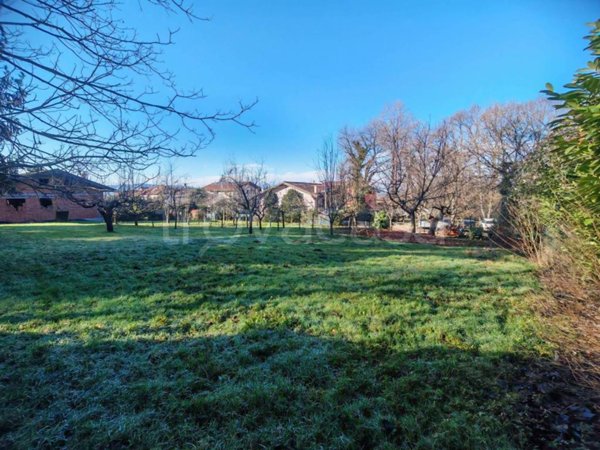 terreno edificabile in vendita a Casale Litta in zona Bernate