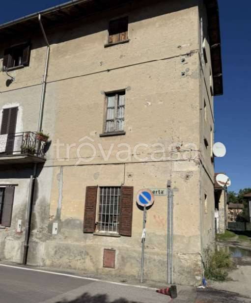 casa indipendente in vendita a Casale Litta in zona Bernate