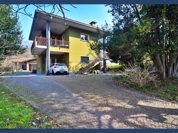 casa indipendente in vendita a Casale Litta in zona Villadosia