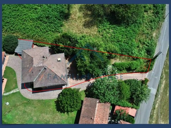 casa indipendente in vendita a Casale Litta in zona Villadosia