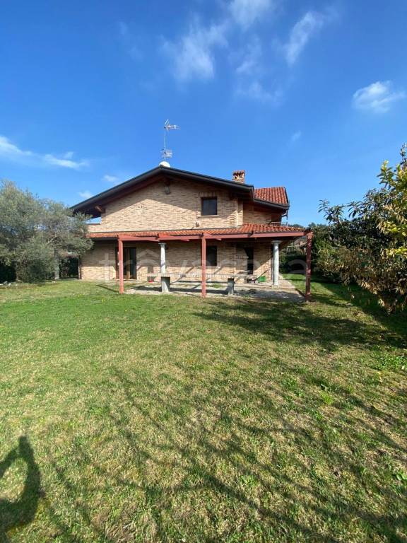 casa indipendente in vendita a Casale Litta