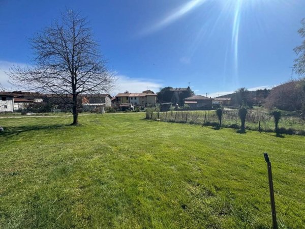 terreno edificabile in vendita a Casale Litta in zona Villadosia