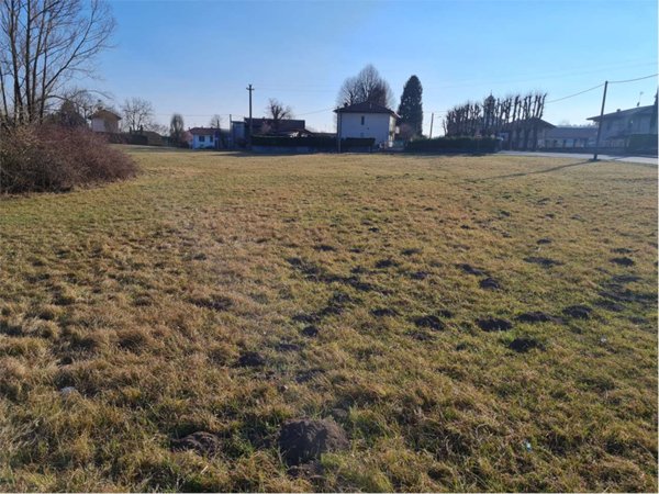 casa indipendente in vendita a Casale Litta in zona Villadosia