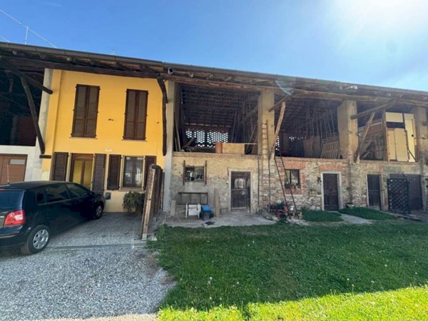 casa indipendente in vendita a Casale Litta