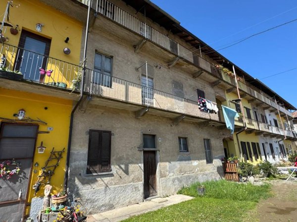 casa indipendente in vendita a Casale Litta in zona Bernate