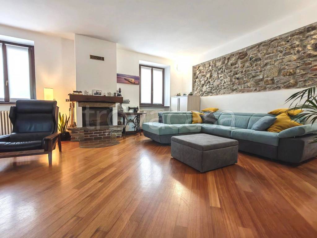 appartamento in vendita a Casale Litta in zona Villadosia