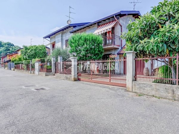 casa indipendente in vendita a Casale Litta in zona Villadosia