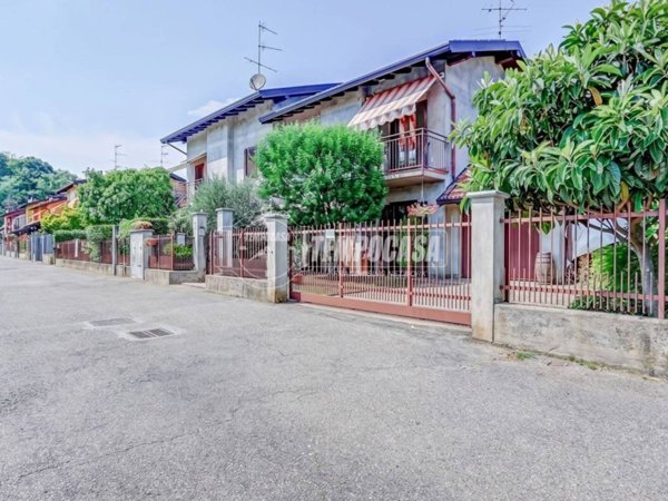 casa indipendente in vendita a Casale Litta in zona Villadosia