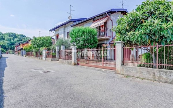 casa indipendente in vendita a Casale Litta in zona Villadosia