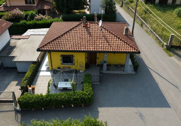 casa indipendente in vendita a Casale Litta in zona Villadosia