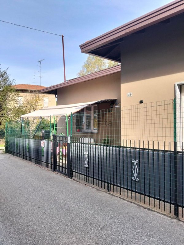 casa indipendente in vendita a Casale Litta in zona Villadosia