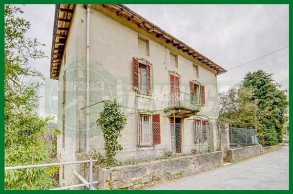 casa indipendente in vendita a Casalzuigno