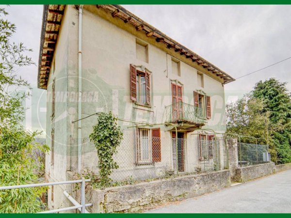 casa indipendente in vendita a Casalzuigno