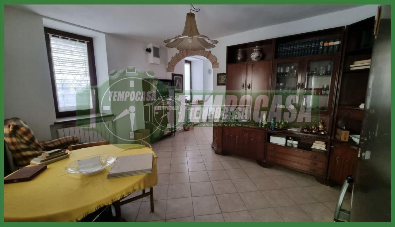 appartamento in vendita a Casalzuigno