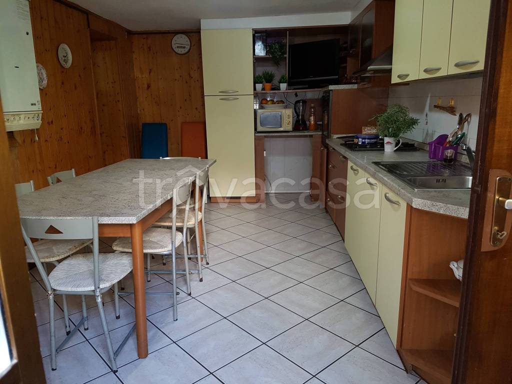 appartamento in vendita a Casalzuigno