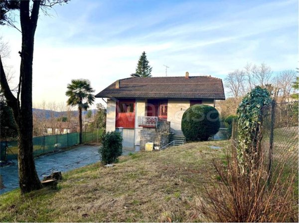 casa indipendente in vendita a Casalzuigno