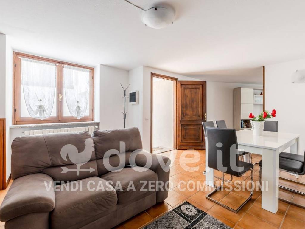 casa indipendente in vendita a Casalzuigno
