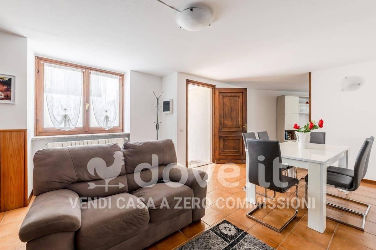 casa indipendente in vendita a Casalzuigno